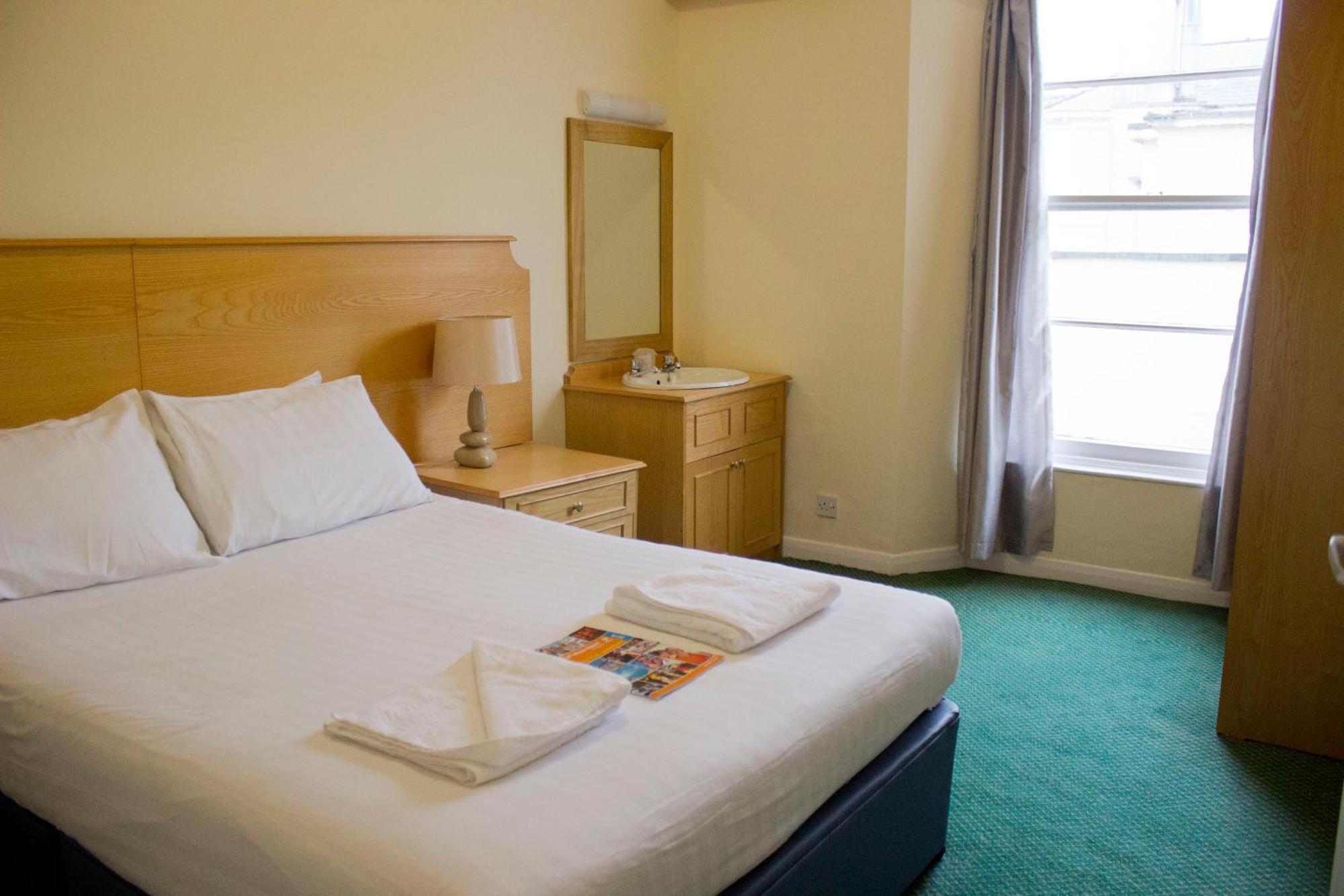 Tlh Victoria Hotel - Tlh Leisure, Entertainment And Spa Resort Torquay Exterior photo