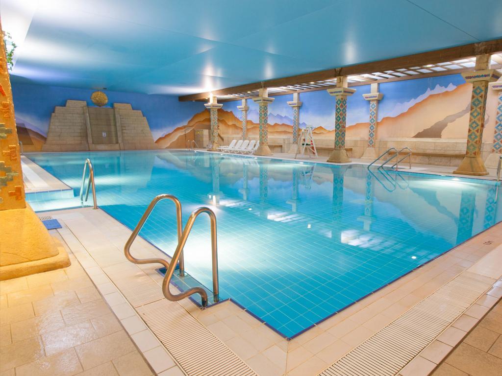 Tlh Victoria Hotel - Tlh Leisure, Entertainment And Spa Resort Torquay Exterior photo