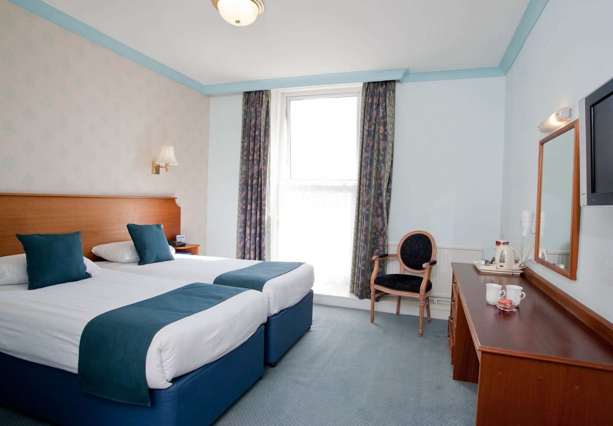 Tlh Victoria Hotel - Tlh Leisure, Entertainment And Spa Resort Torquay Exterior photo