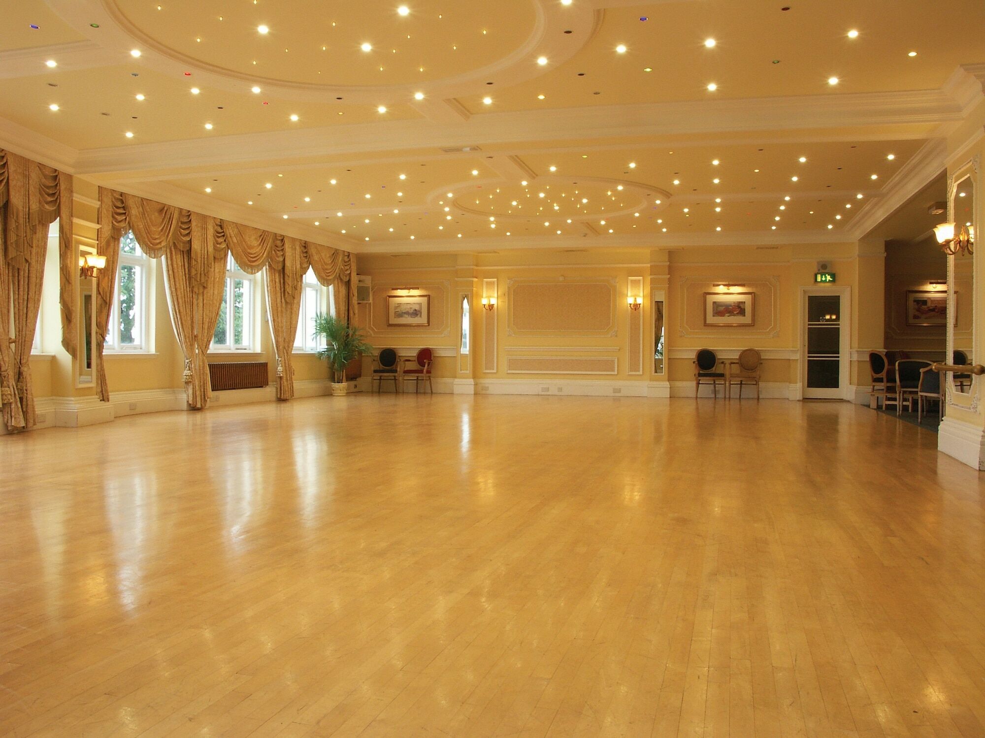 Tlh Victoria Hotel - Tlh Leisure, Entertainment And Spa Resort Torquay Exterior photo